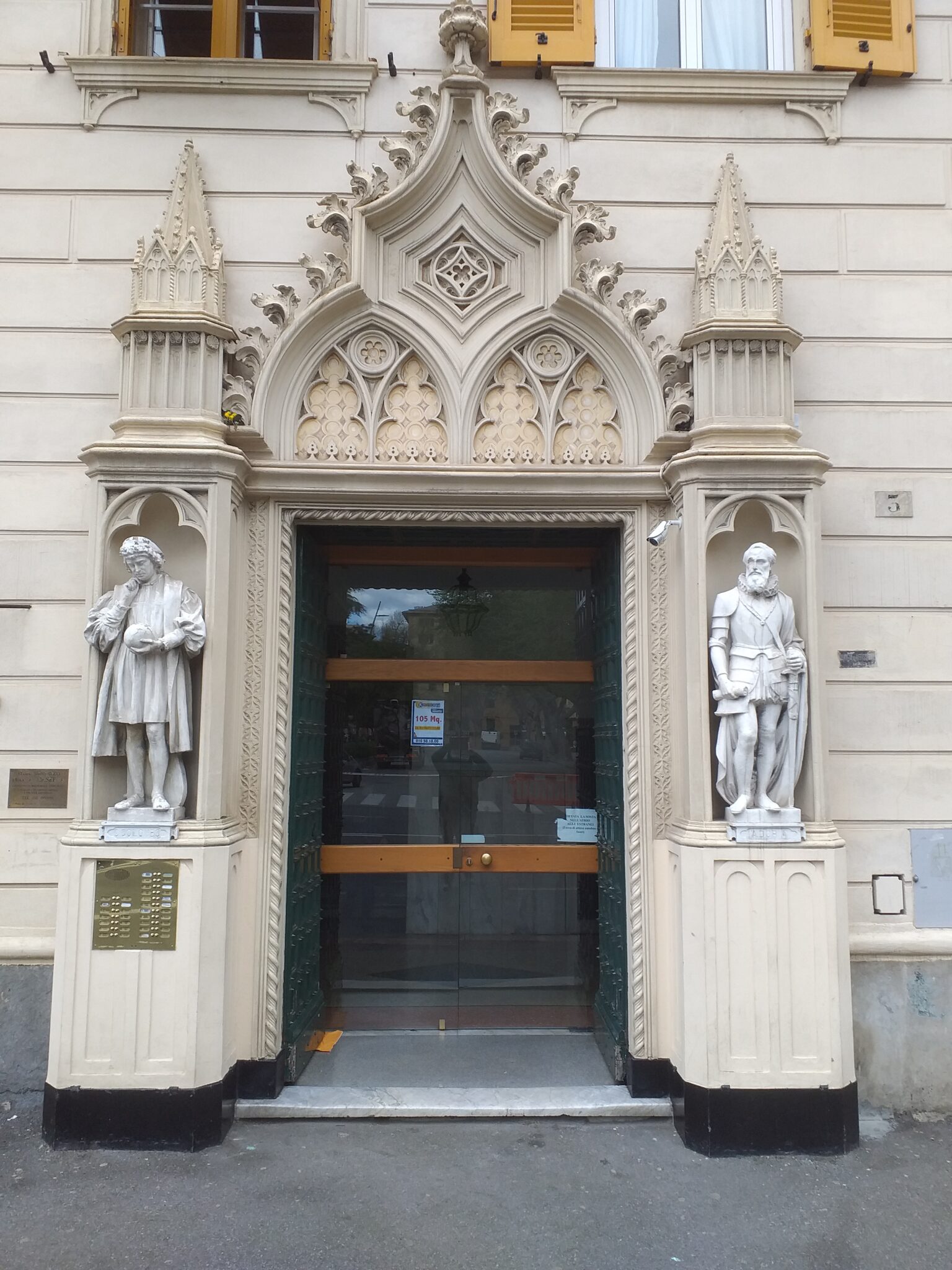 Genova Piazza Palermo 3 portale Cristoforo Colombo Andrea Doria
