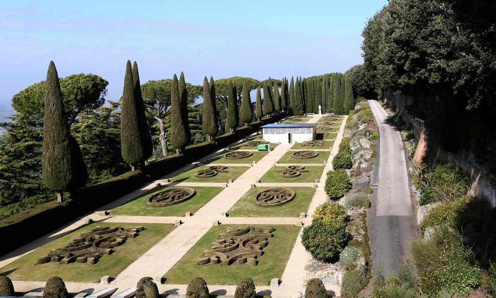 ANCHE A CASTEL GANDOLFO LE NUMEROSE TRACCE DI PAPA CYBO