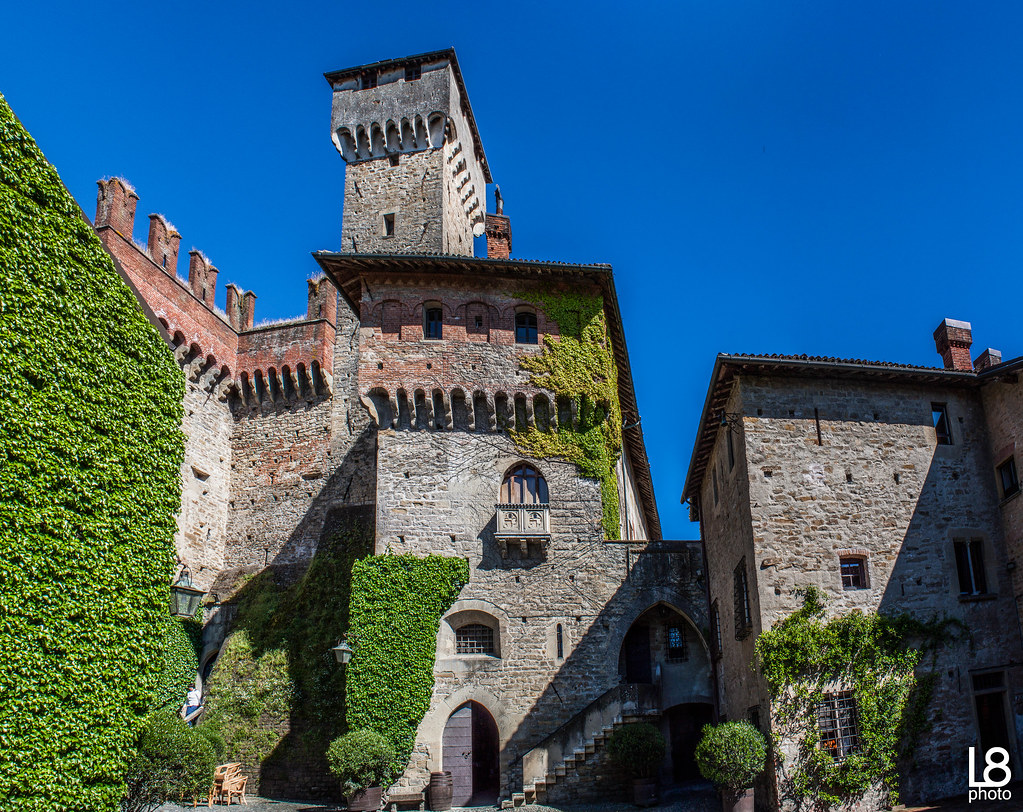 IL CASTELLO DELLE FAMIGLIE PINELLI-GENTILE FINANZIATORI DI COLOMBO
