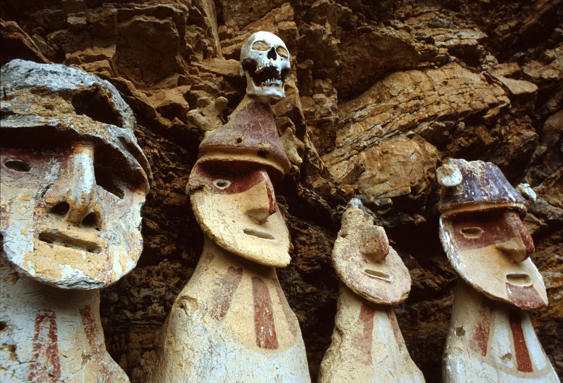 Chachapoyas-los-sarcofagos-de-Karajia.jpg