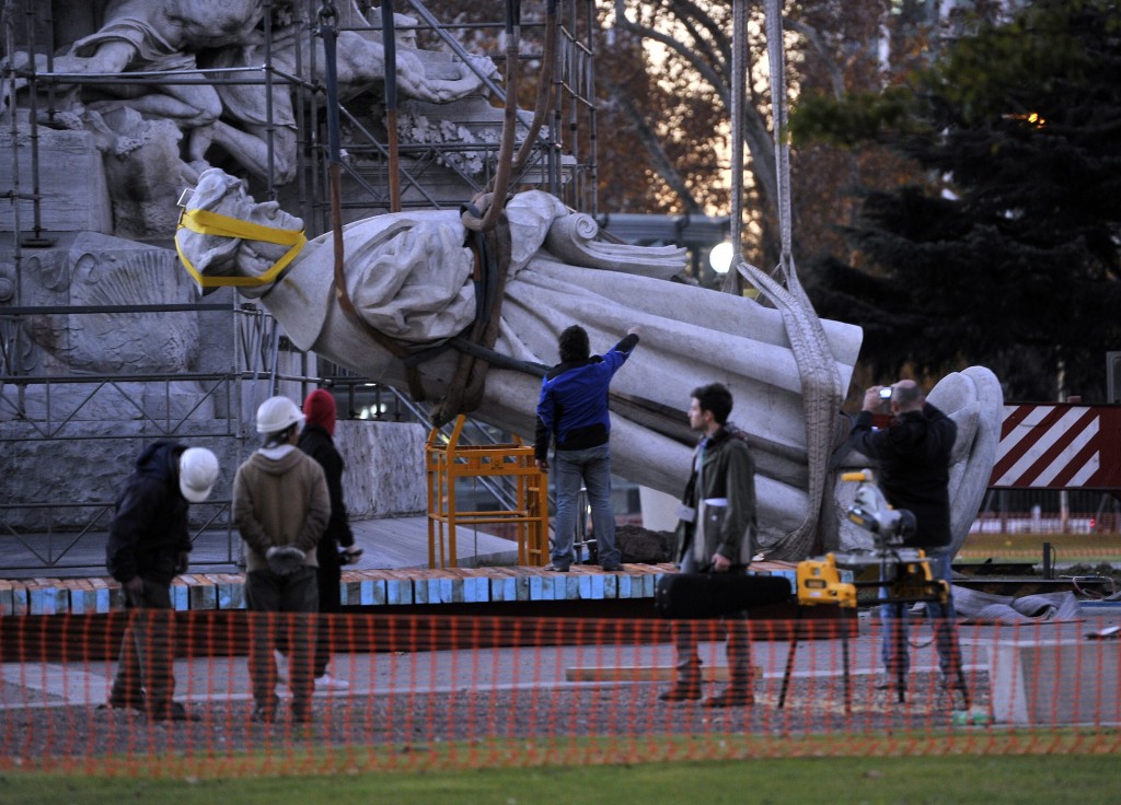PRESTO IN PIEDI LA STATUA DI COLOMBO A BUENOS AIRES?