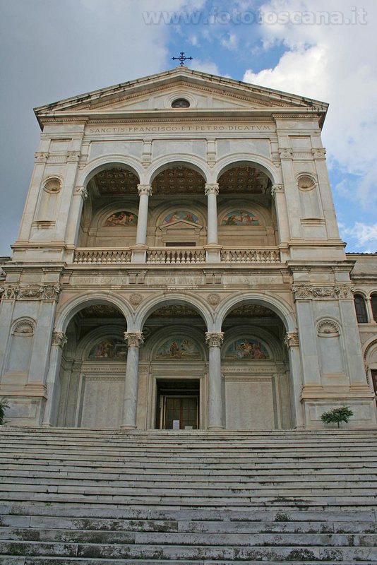 La cattedrale dei Santi Pietro e Francesco Massa