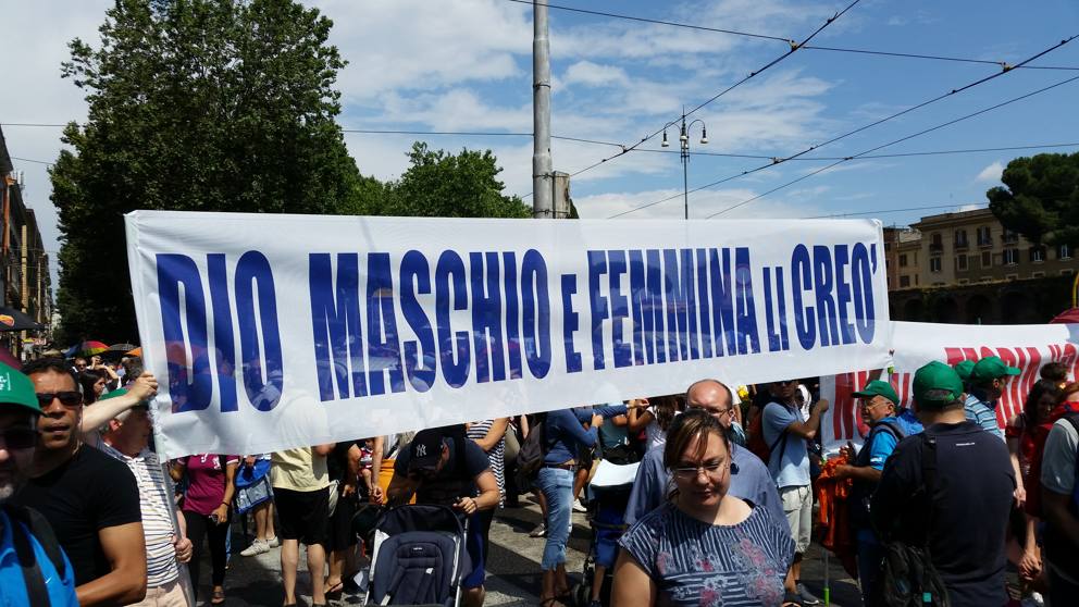 IL SUPERGAY GRILLINI: SE NON È ISIS POCO CI MANCA