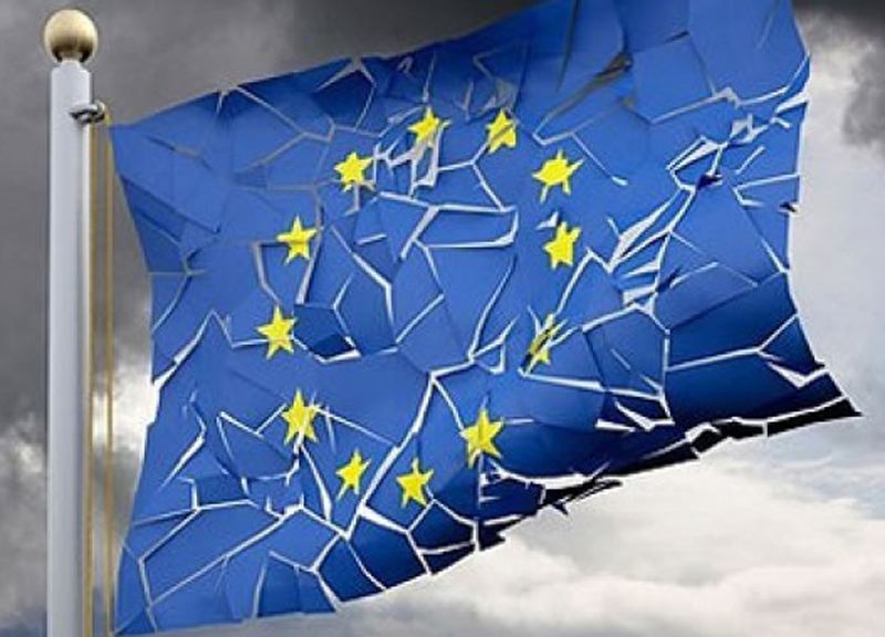 bandiera europa distrutta