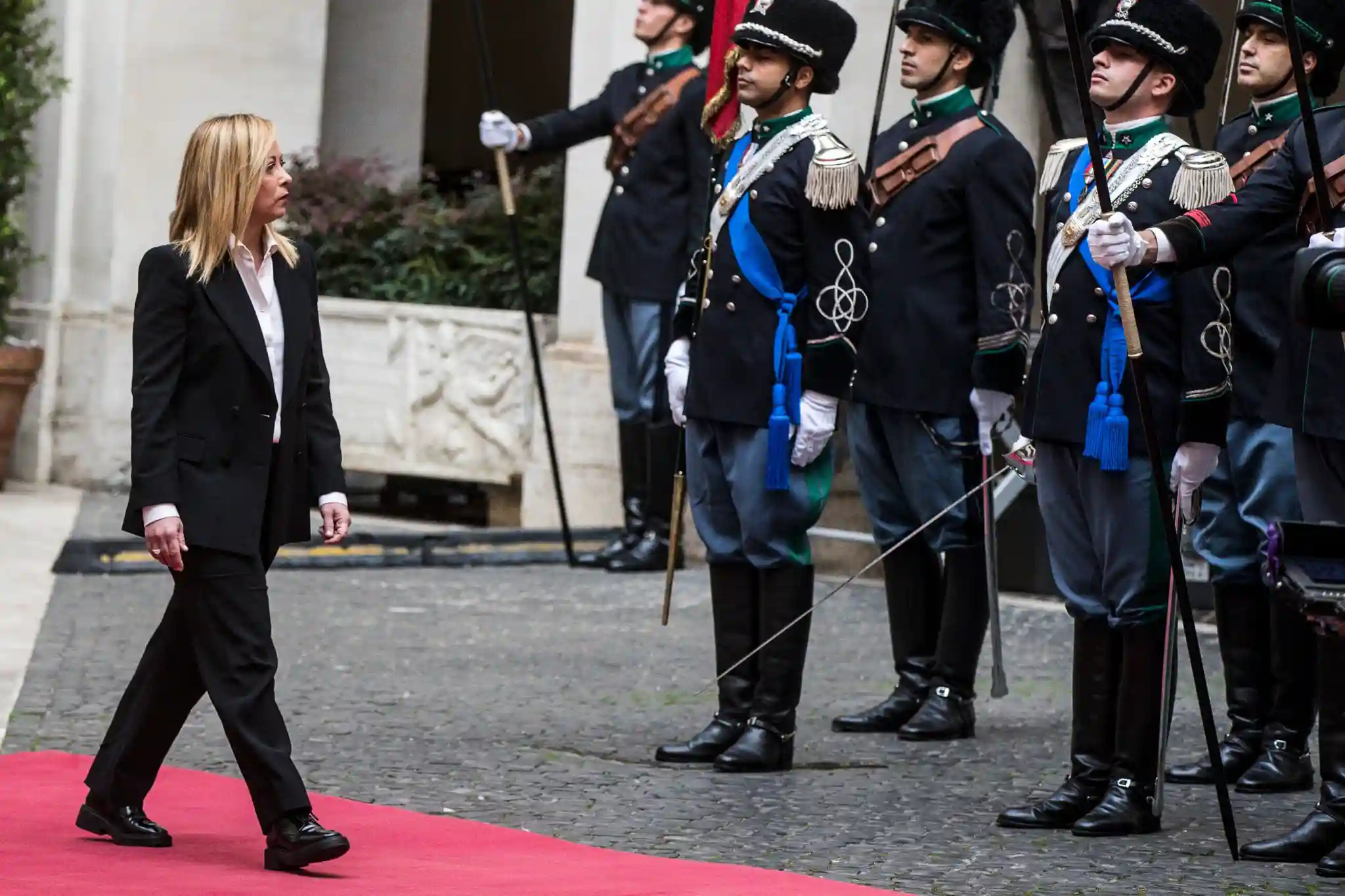 Giorgia Meloni Palazzo Chigi picchetto onore