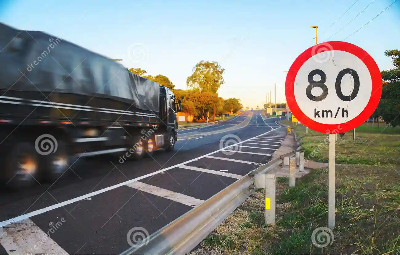 camion alta velocita su strada infrazione limite velocità 80 km-ora