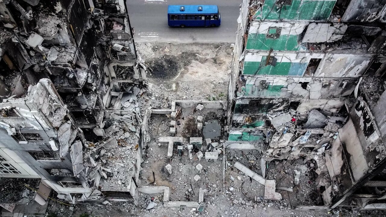 ukraina Destroyed apartment blocks