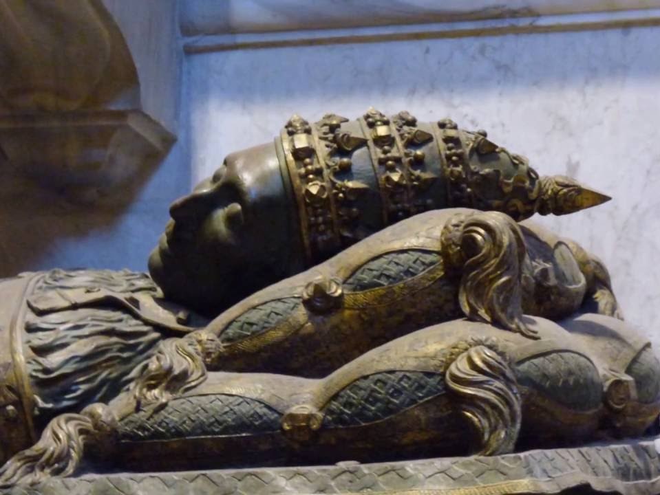 COLUMBUS AND THE BETRAYED POPE INNOCENT VIII CYBO: MYSTERY OVER HIS TOMB
