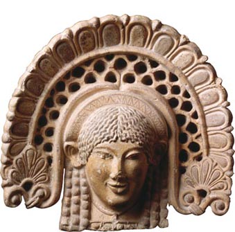 due palme ai lati della testa etrusca