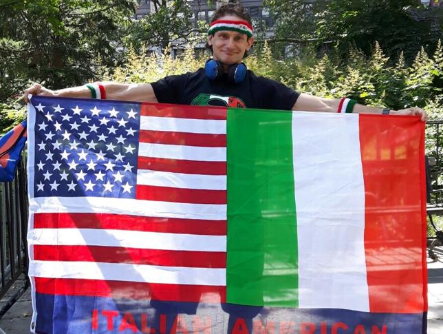 patriottico italoamericano con bandiera USA Italia