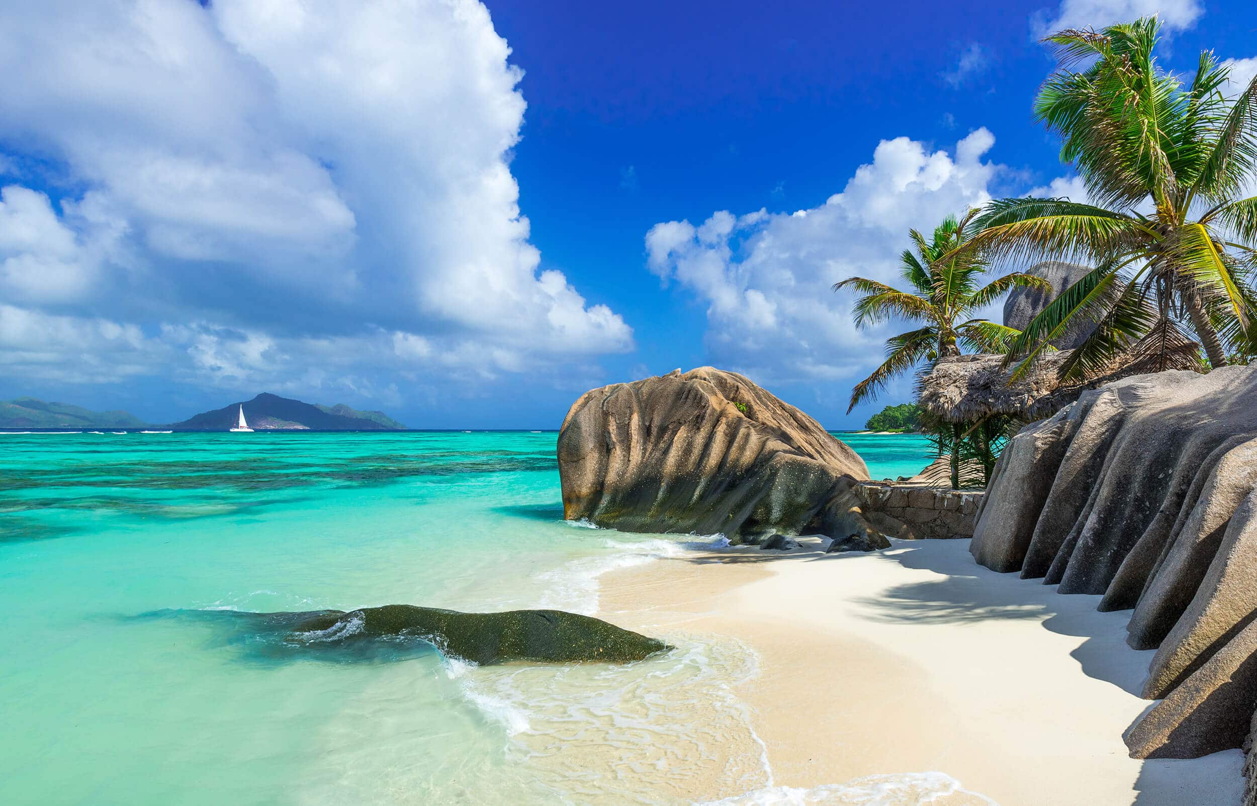 SULLA SPIAGGIA DI PRASLIN