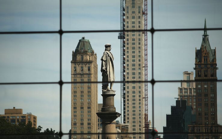 LA STATUA DI COLOMBO A NEW YORK SI SALVA DALL’IDIOZIA