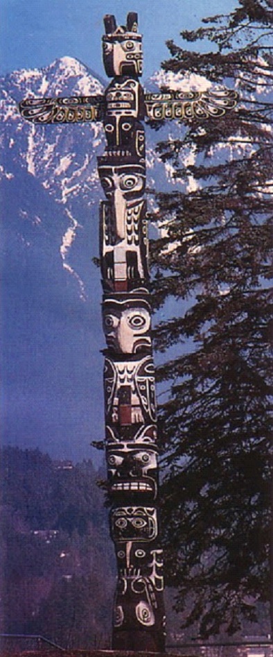 totem della dinastia dell Uccello del Tuono Stanley Park di Vancouver